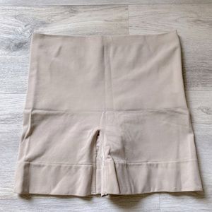 Hanes Nude Shape Wear Shorts Women’s Size 2XL